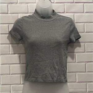 SO women gray short sleeve crop top/size L